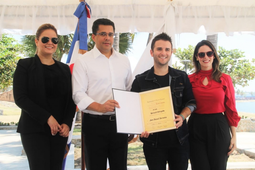 Alcaldía del DN reconoce como “Huésped Distinguido” al chef, emprendedor  y líder de Paz Juan Manuel Barrientos